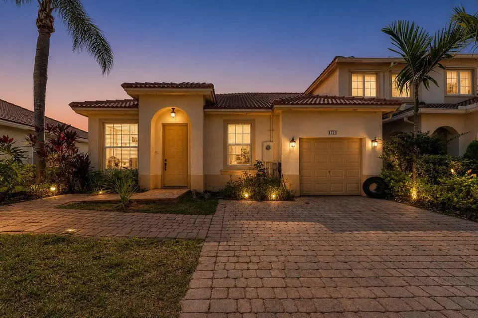 1723 NW 78TH Way 1723, Pembroke Pines, FL 33024