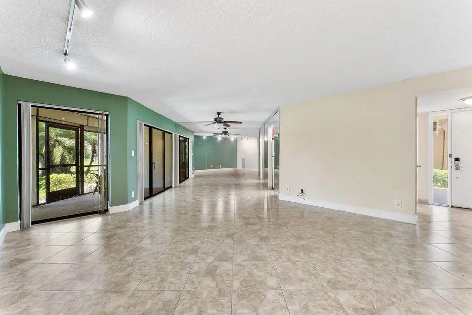 5800 Camino Del Sol 102, Boca Raton, FL 33433