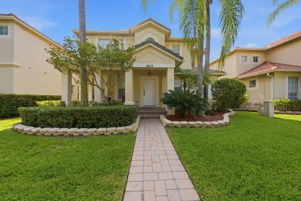 8212 Calterra Drive, Palm Beach Gardens, FL 33418