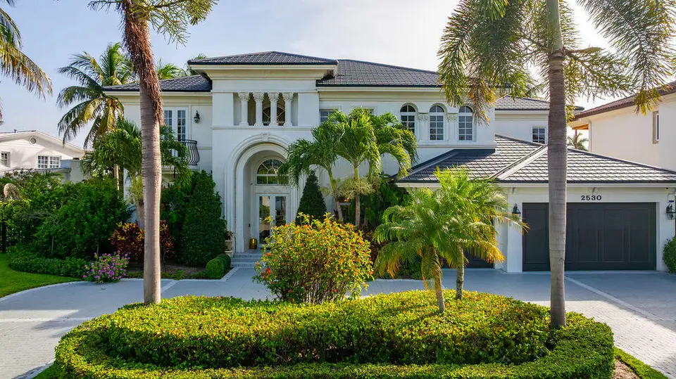 2530 NE 31ST Court, Lighthouse Point, FL 33064