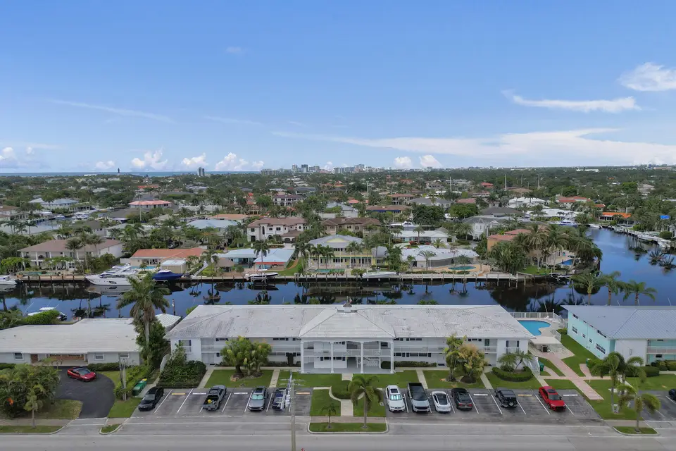 2400 NE 36th Street 10, Lighthouse Point, FL 33064