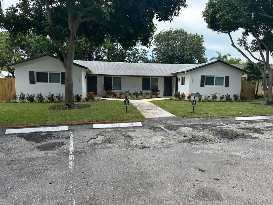192 SE 27TH Court, Boynton Beach, FL 33435