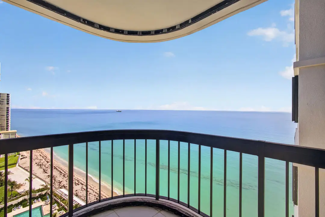 5380 N OCEAN Drive 19F, Singer Island, FL 33404