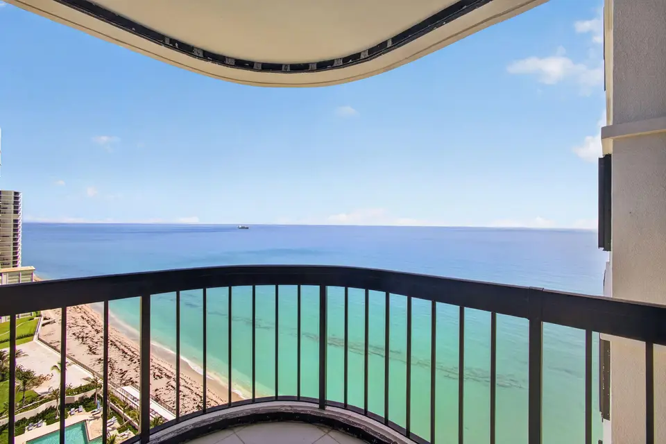 5380 N OCEAN Drive 19F, Singer Island, FL 33404