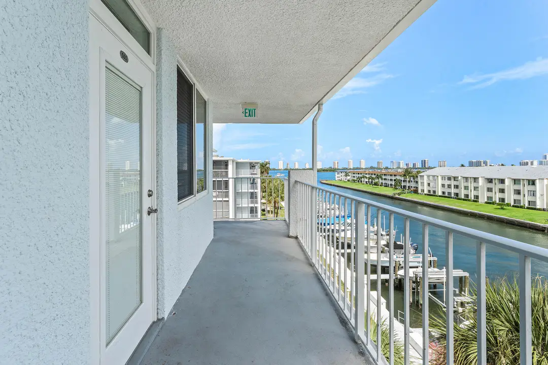 108 Paradise Harbour Boulevard 502, North Palm Beach, FL 33408