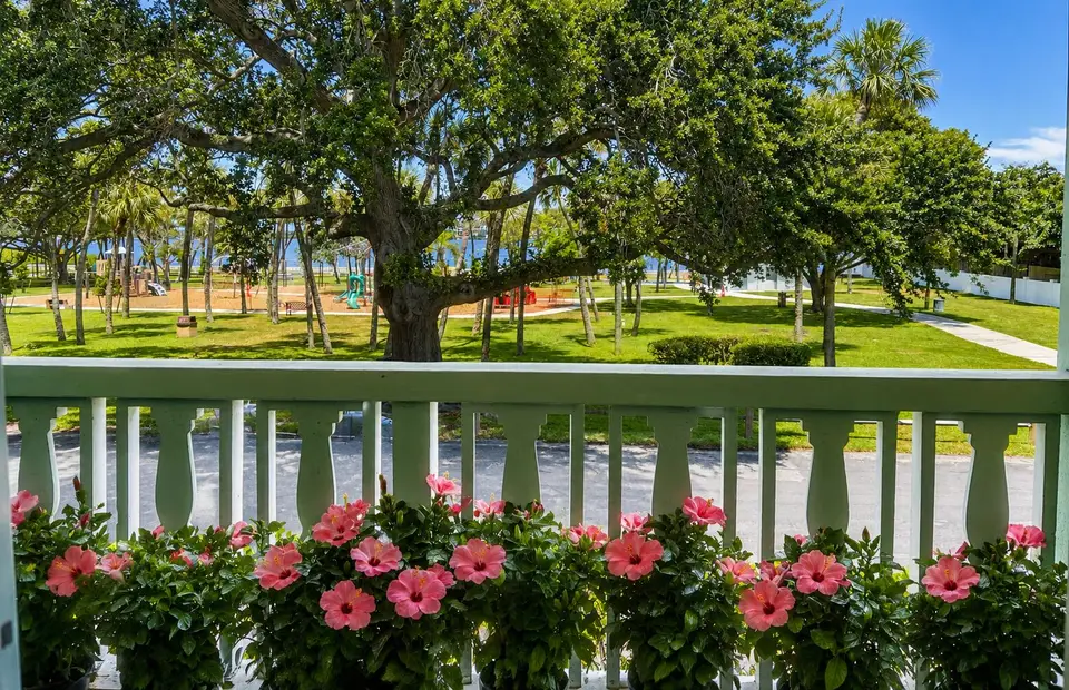 421 S LAKESIDE Drive 7, Lake Worth Beach, FL 33460