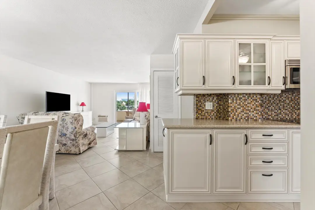 220 Kings Point Drive 210, Sunny Isles Beach, FL 33160