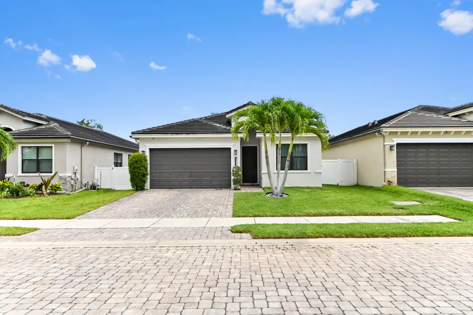 7461 Moonrise Drive, Lake Worth, FL 33467