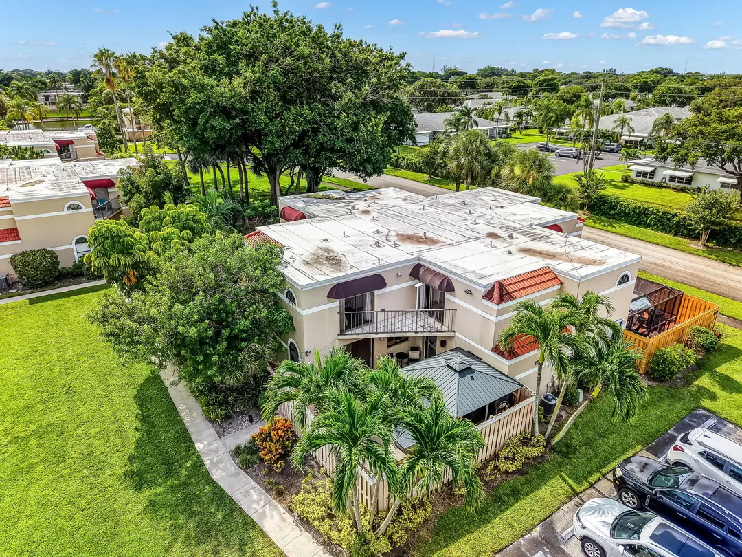 4005 VILLAGE Drive A, Delray Beach, FL 33445