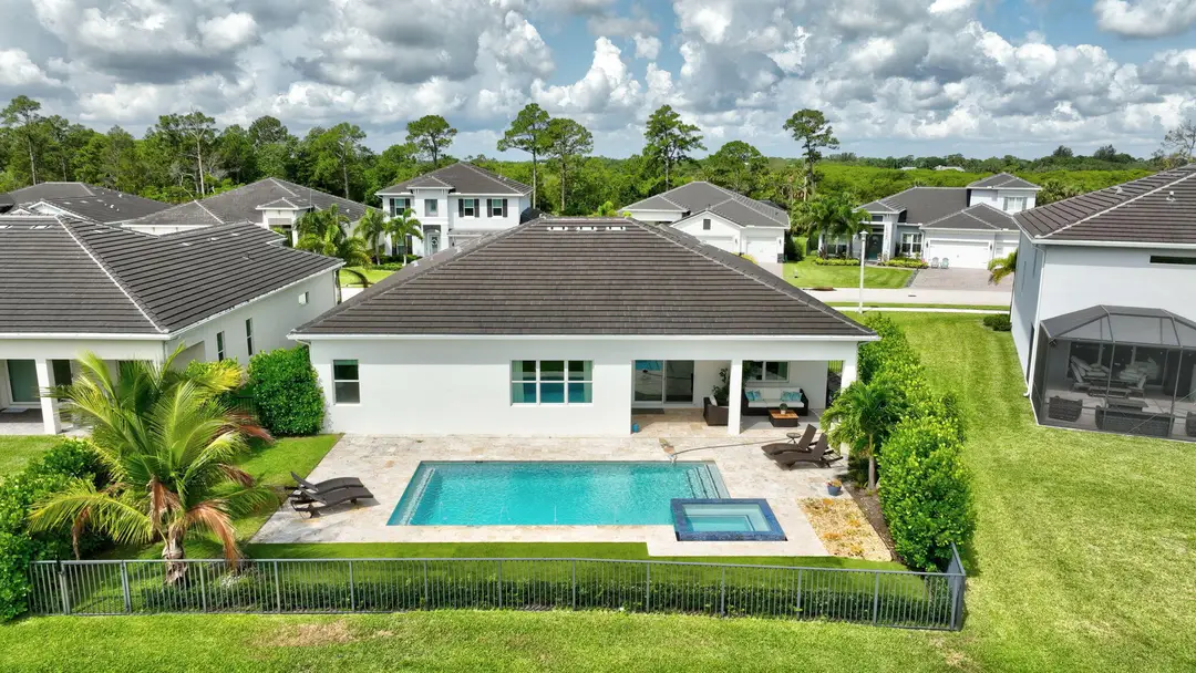 Pool - Backyard