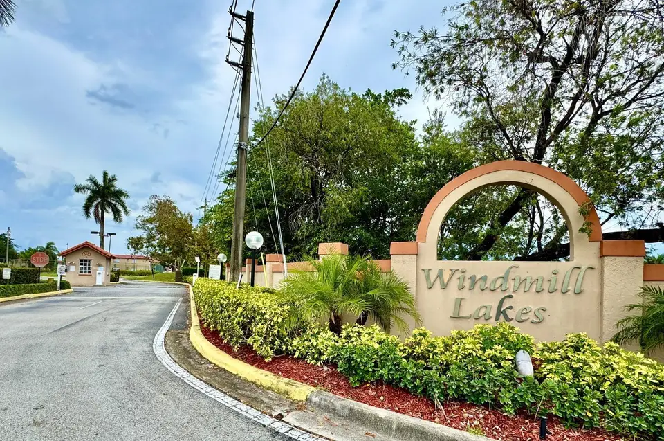 334 SW 86TH Avenue 108, Pembroke Pines, FL 33025