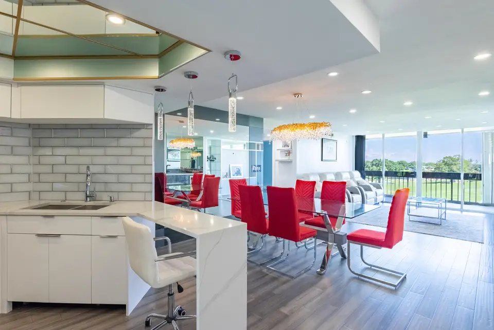 2000 PRESIDENTIAL Way 501, West Palm Beach, FL 33401