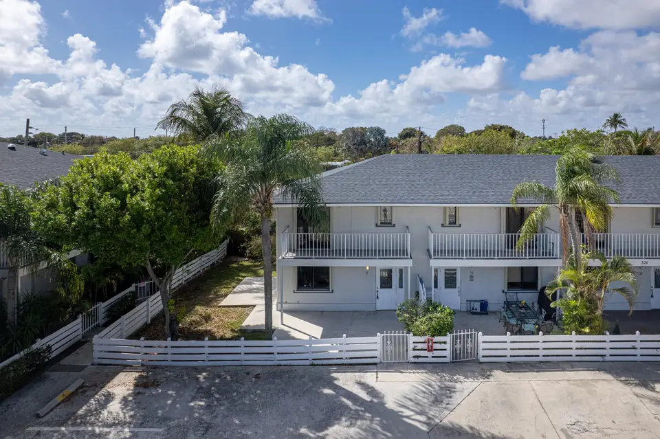 324 W PINE Street 11, Lantana, FL 33462