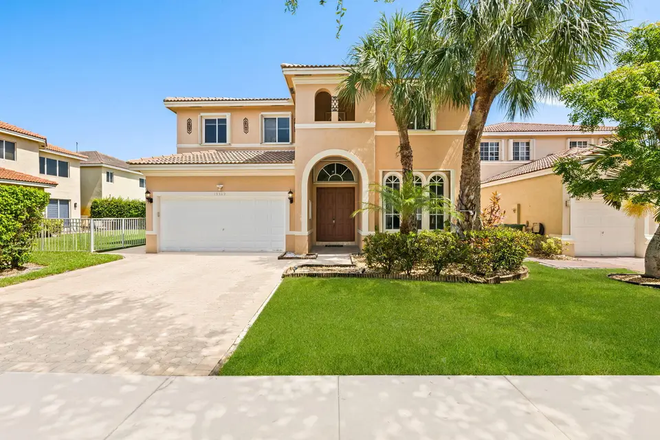 19389 SW 64th Street, Pembroke Pines, FL 33332