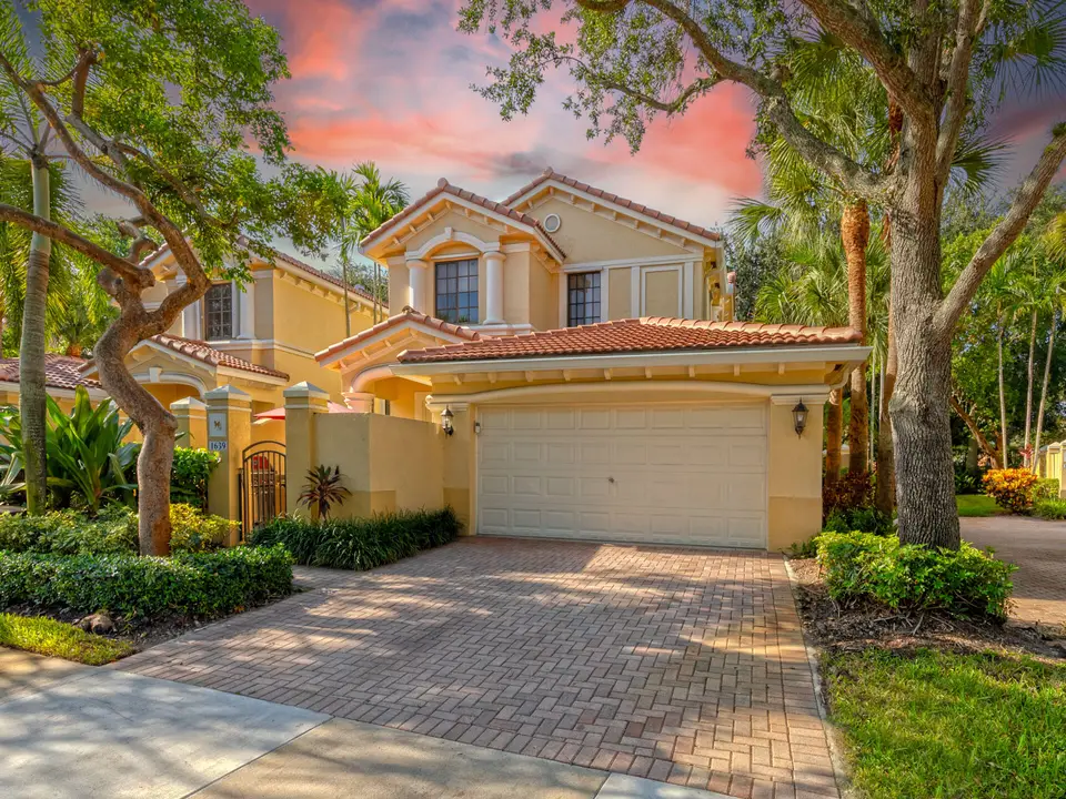 1639 PASSION VINE Circle 16-4, Weston, FL 33326