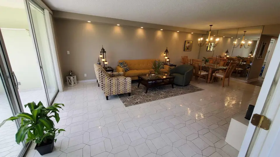 3800 OAKS CLUBHOUSE Drive 112, Pompano Beach, FL 33069