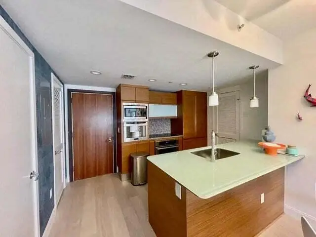 5875 COLLINS Avenue 1606, Miami Beach, FL 33140