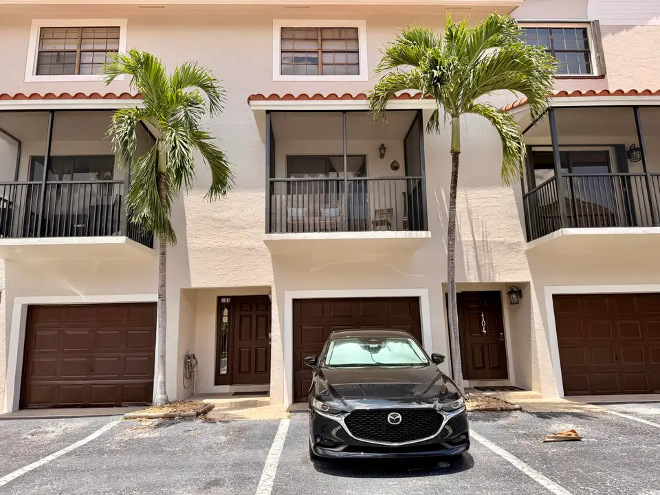 9908 HAMMOCKS Boulevard 103-42, Miami, FL 33196