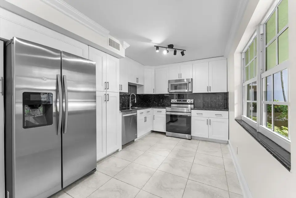 4240 OAKS Terrace 103, Pompano Beach, FL 33069