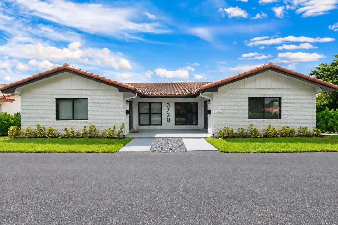 3720 NW 110th Avenue N, Coral Springs, FL 33065