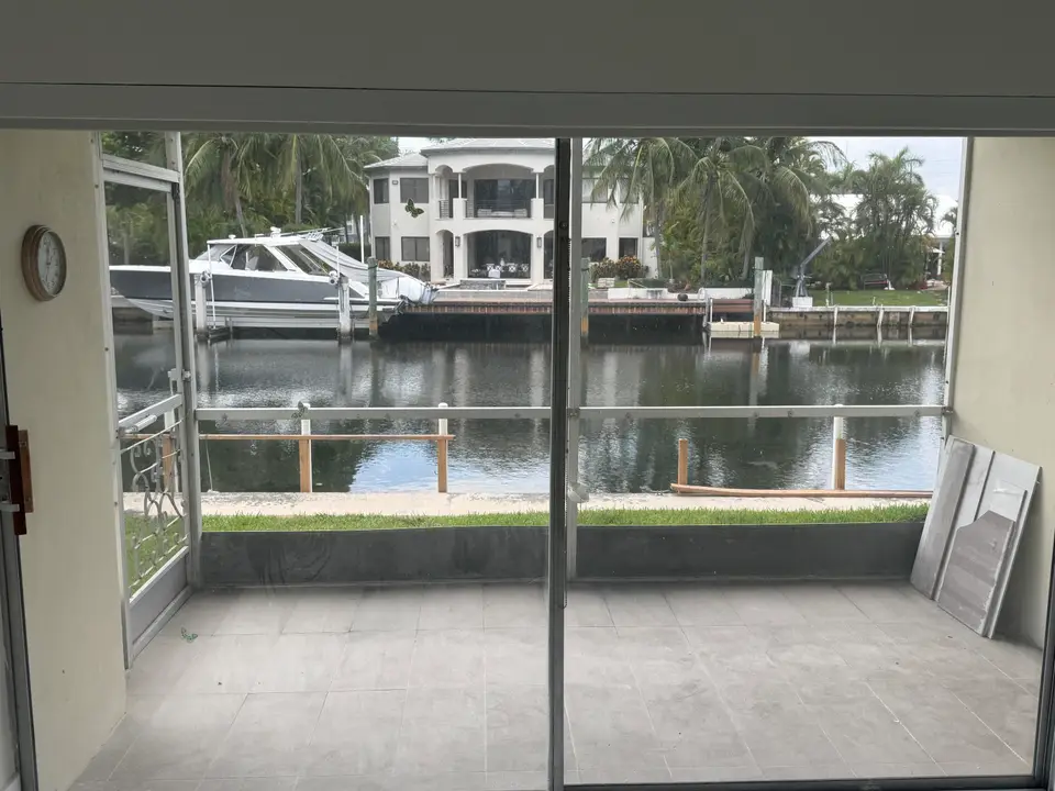 460 Paradise Isle Boulevard 101, Hallandale Beach, FL 33009