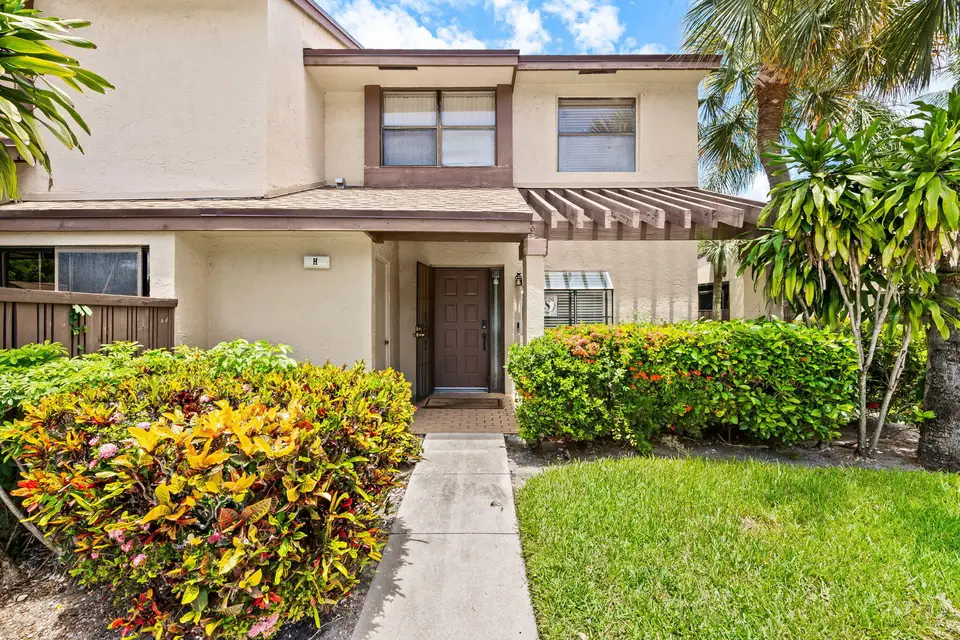 3952 COCOPLUM Circle 3646, Coconut Creek, FL 33063