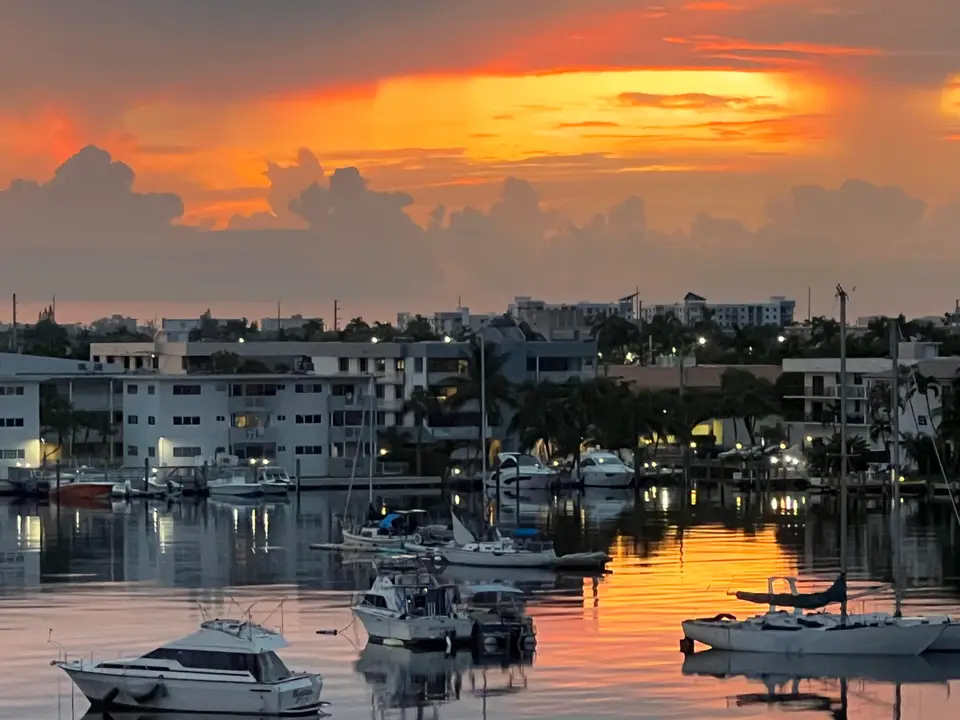 126 Golden Isles Drive 52A, Hallandale Beach, FL 33009