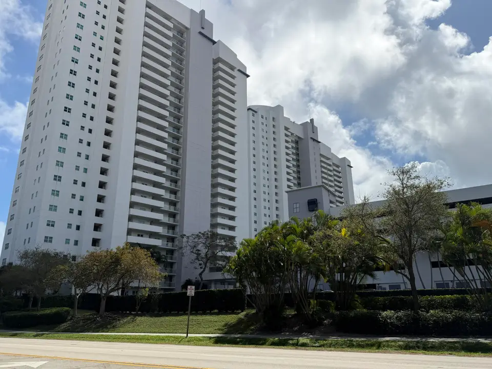 15051 Royal Oaks Lane 1603, North Miami, FL 33181