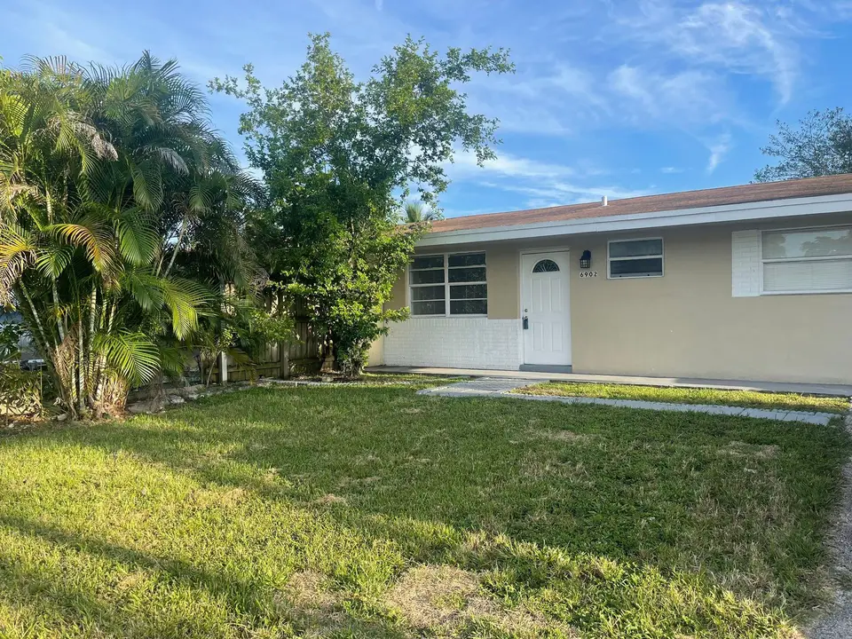 6902 SW 15th Street, North Lauderdale, FL 33068