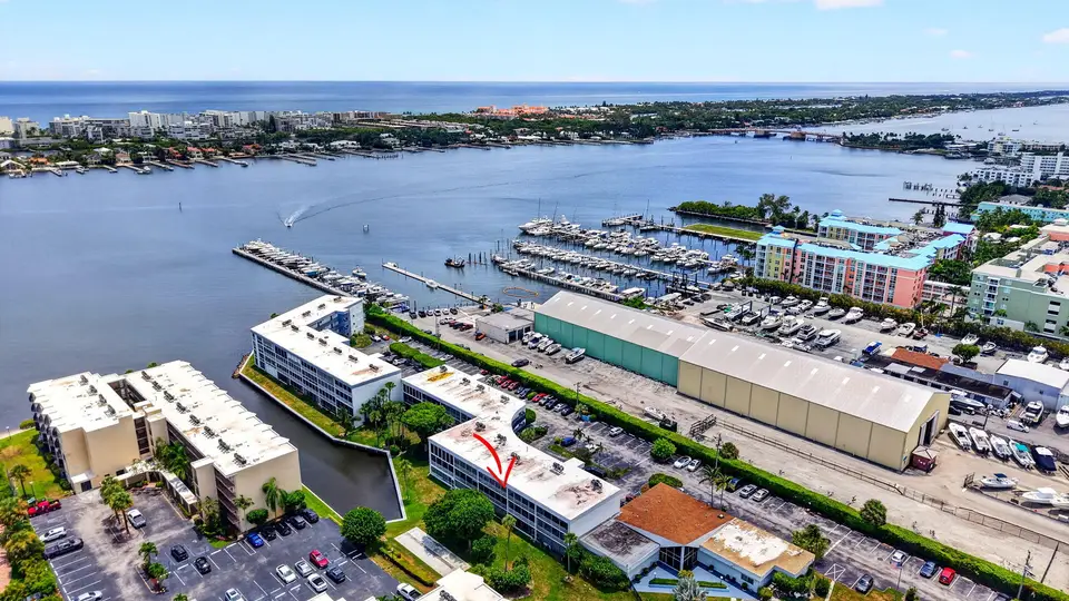 200 Waterway Drive S 303, Lantana, FL 33462