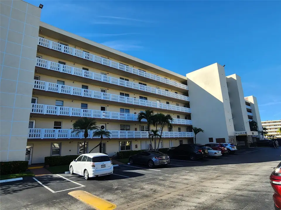 321 SE 3rd Street 302, Dania Beach, FL 33004