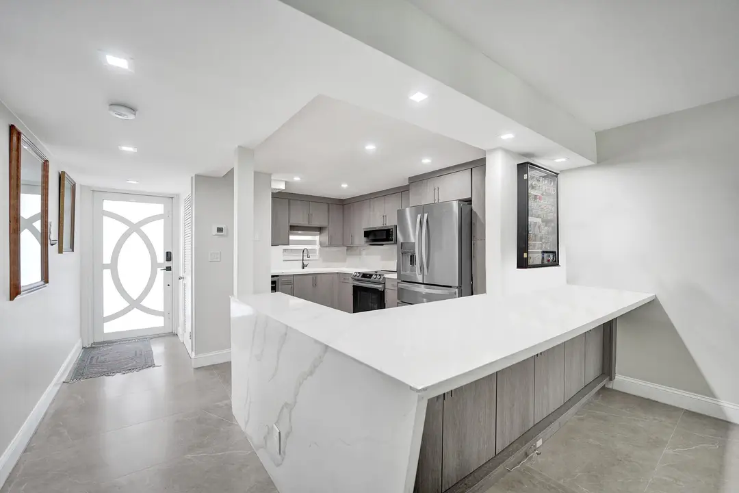 9410 N Hollybrook Lake Drive 201, Pembroke Pines, FL 33025
