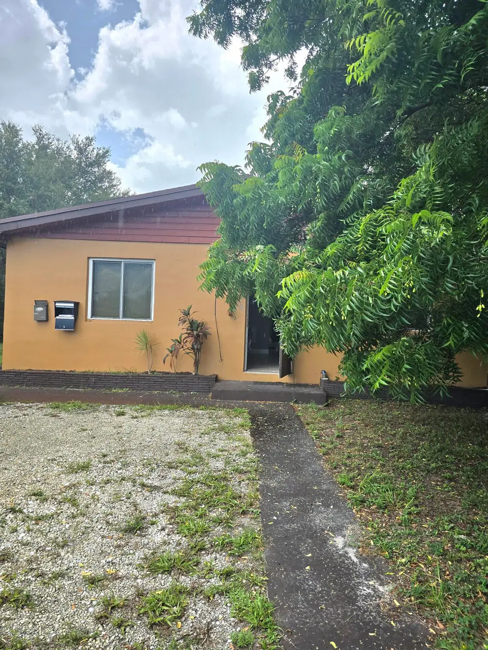 305 SW 14TH Street #1 FRONT, Dania Beach, FL 33004