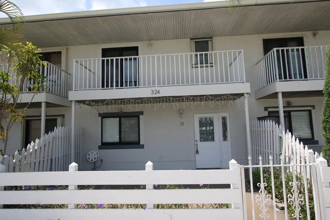 324 W PINE Street 13, Lantana, FL 33462
