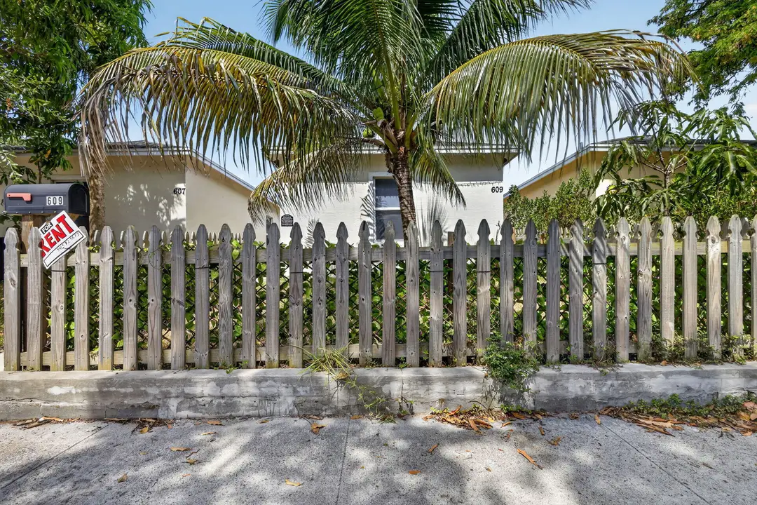 609 N F Street N, Lake Worth, FL 33460