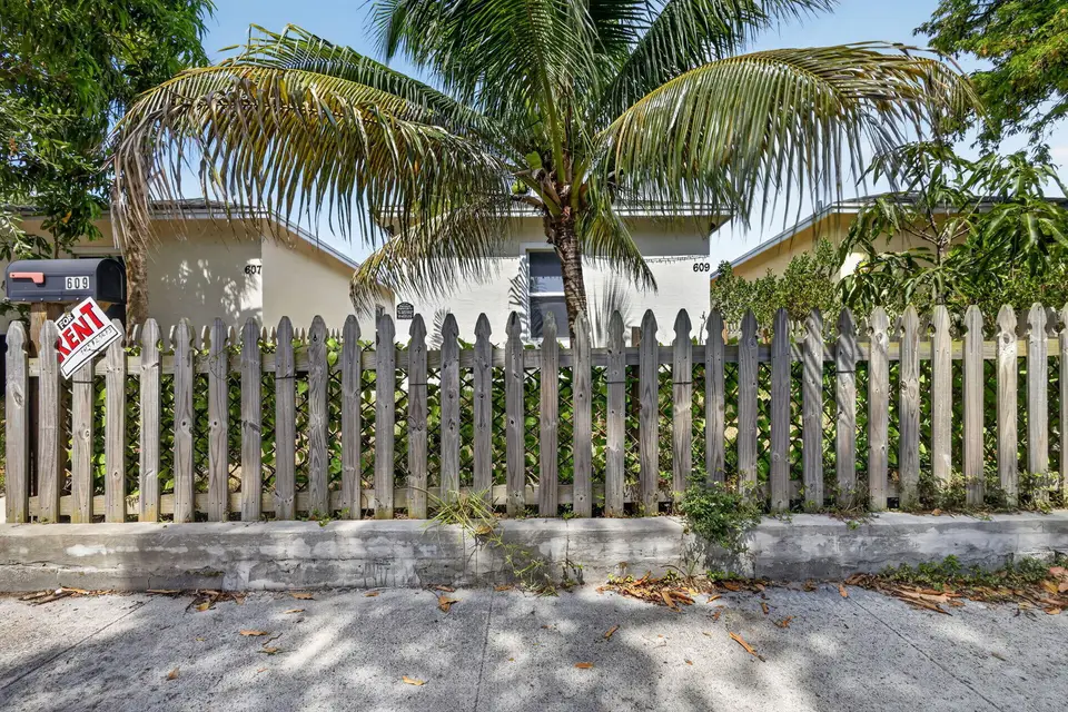 609 N F Street N, Lake Worth, FL 33460