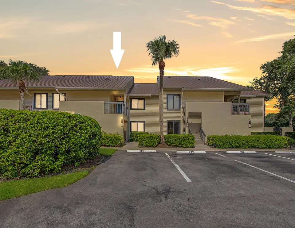 5132 SE CLUB Way 202, Stuart, FL 34997