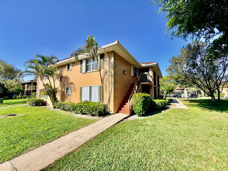 741 NW 104TH Avenue 203, Pembroke Pines, FL 33026
