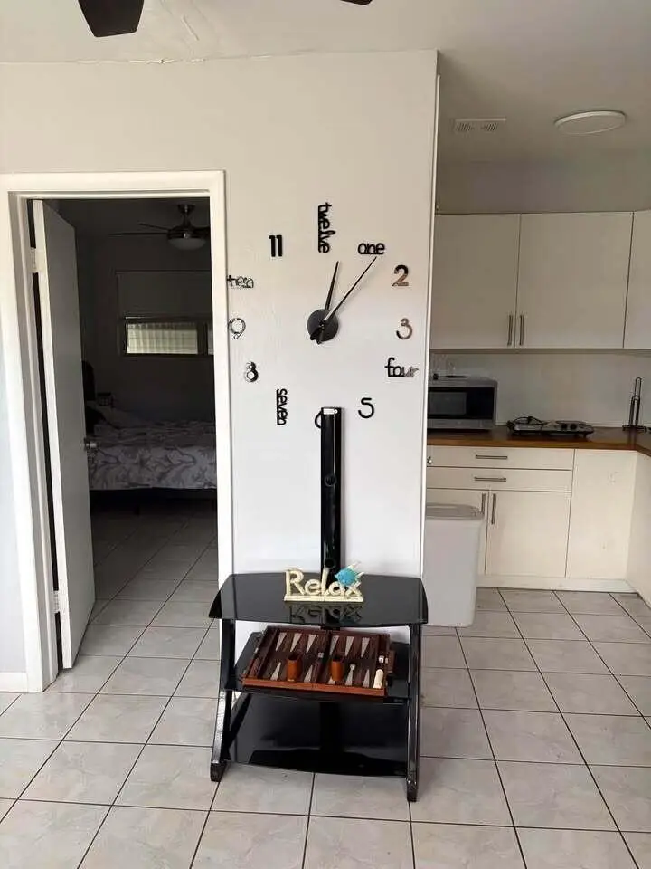 2213 LINCOLN Street 6, Hollywood, FL 33020