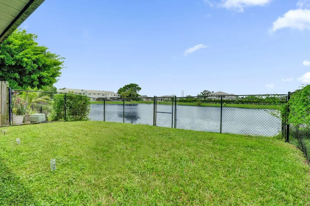 4737 Grapevine Way, Davie, FL 33331