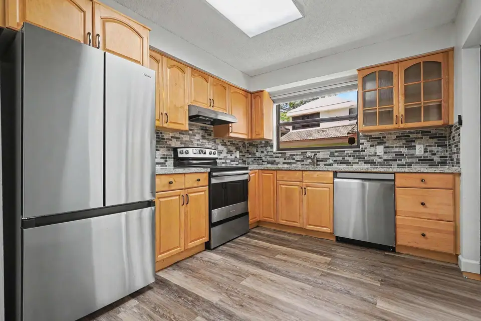 3405 EMERALD OAKS Drive 207, Hollywood, FL 33021