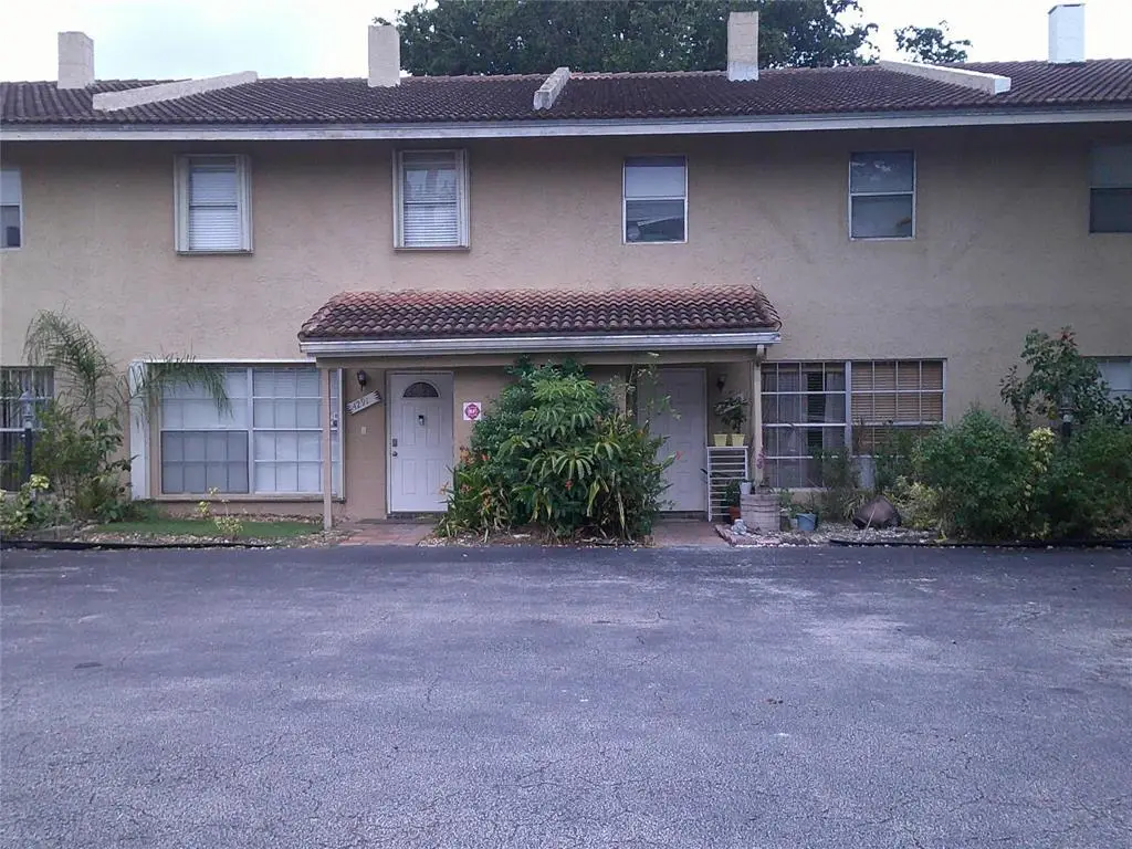 4291 CORAL SPRINGS Drive 3E, Coral Springs, FL 33065