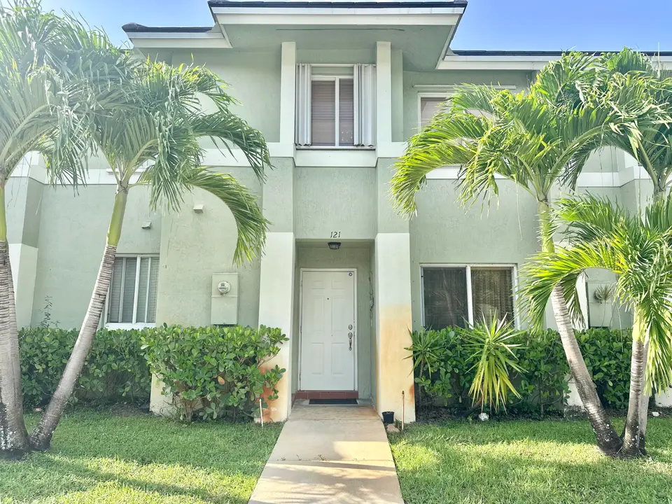121 HIDDEN CT Road 11-C, Hollywood, FL 33023