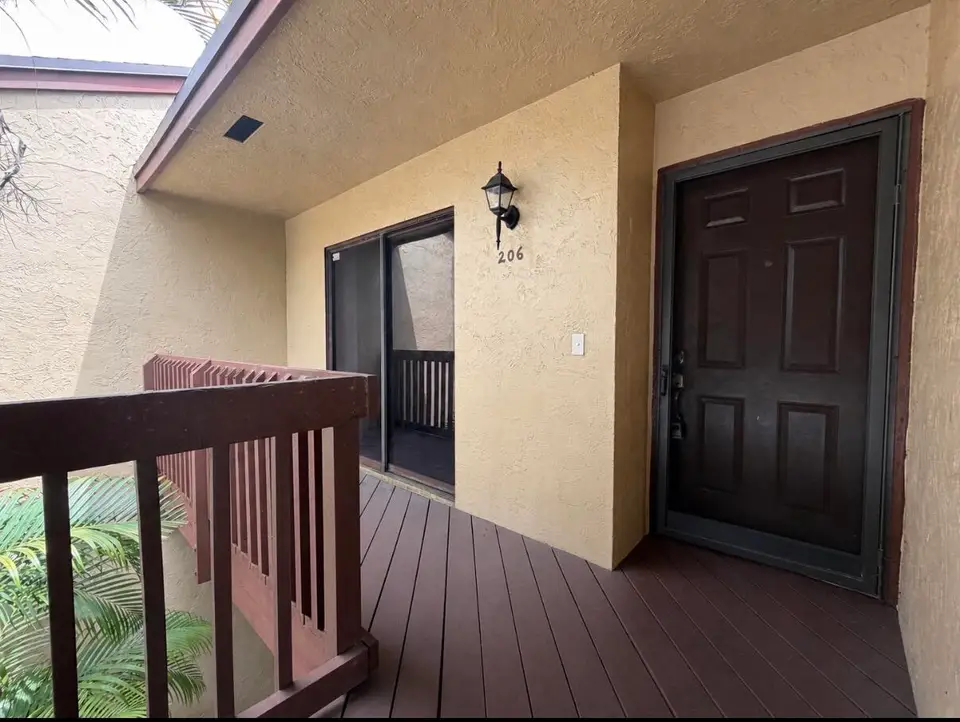 206 Lakeview Drive E, Royal Palm Beach, FL 33411