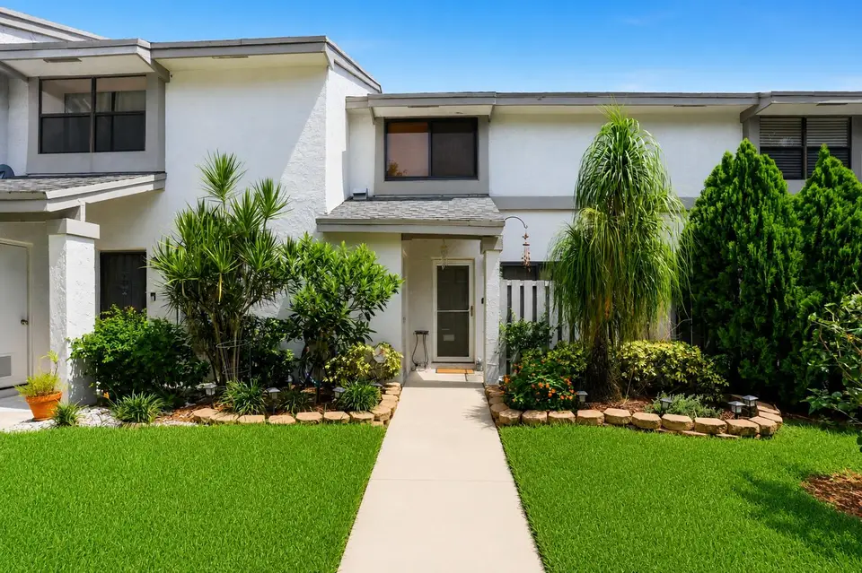 3435 CARAMBOLA Circle S 2462, Coconut Creek, FL 33066