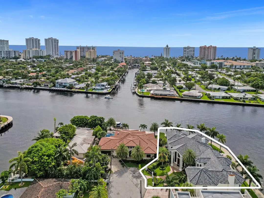 2584 SE 12TH Street, Pompano Beach, FL 33062