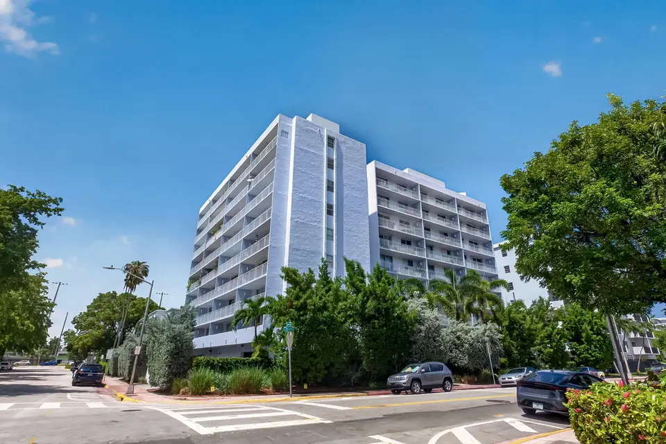 1045 10TH Street 301, Miami Beach, FL 33139