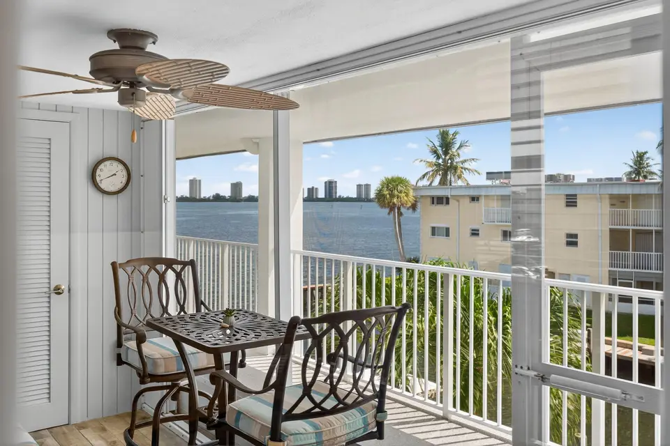 110 SHORE Court 301, North Palm Beach, FL 33408