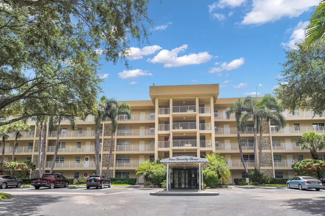 804 CYPRESS GROVE Lane 210, Pompano Beach, FL 33069