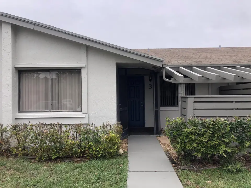 445 LAKEVIEW Drive 3, Weston, FL 33326